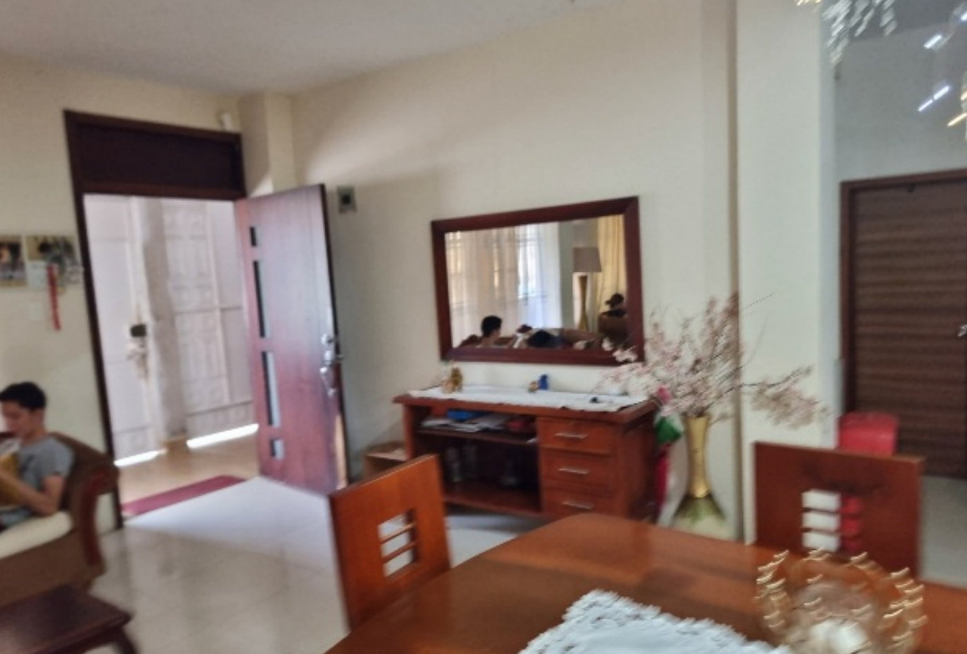 EC-RJ-157513 — Comedor y entrada de la vivienda Comedor y acceso interior de la vivienda