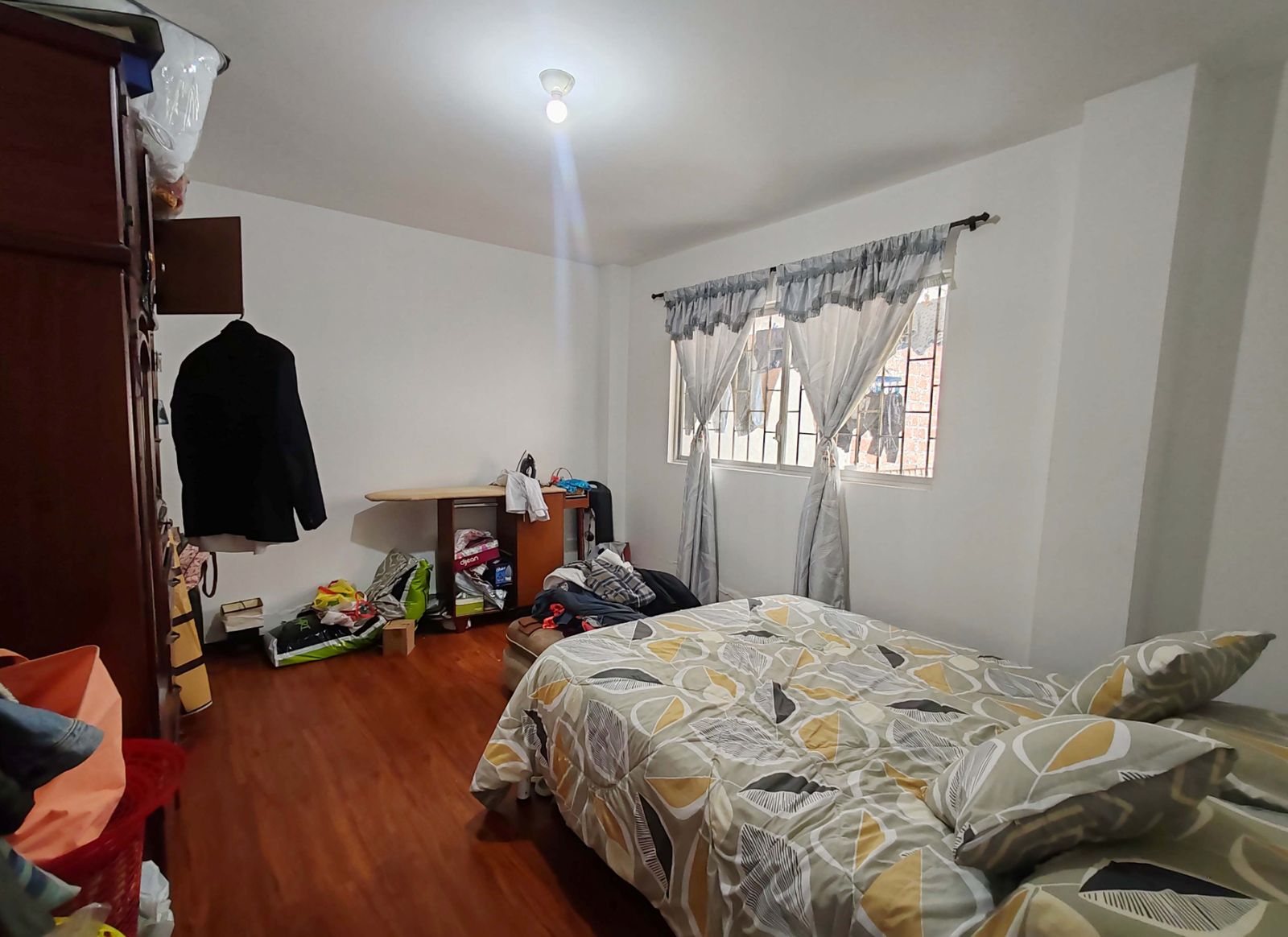 EC-RJ-157417 — Dormitorio de la casa Dormitorio con ventana de la vivienda en Bell Monte