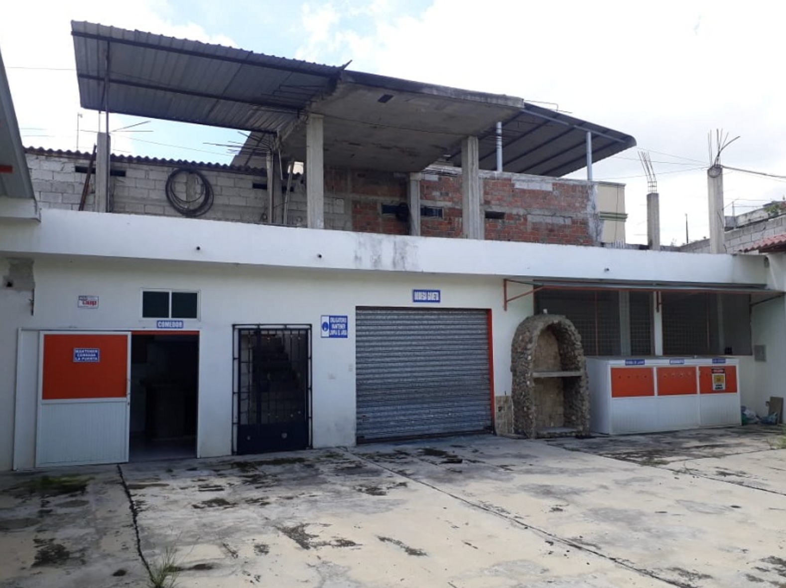 EC-RJ-158066 — Patio y frente del galpón Patio y frente del galpón, barrio 29 de Noviembre, Santa Rosa