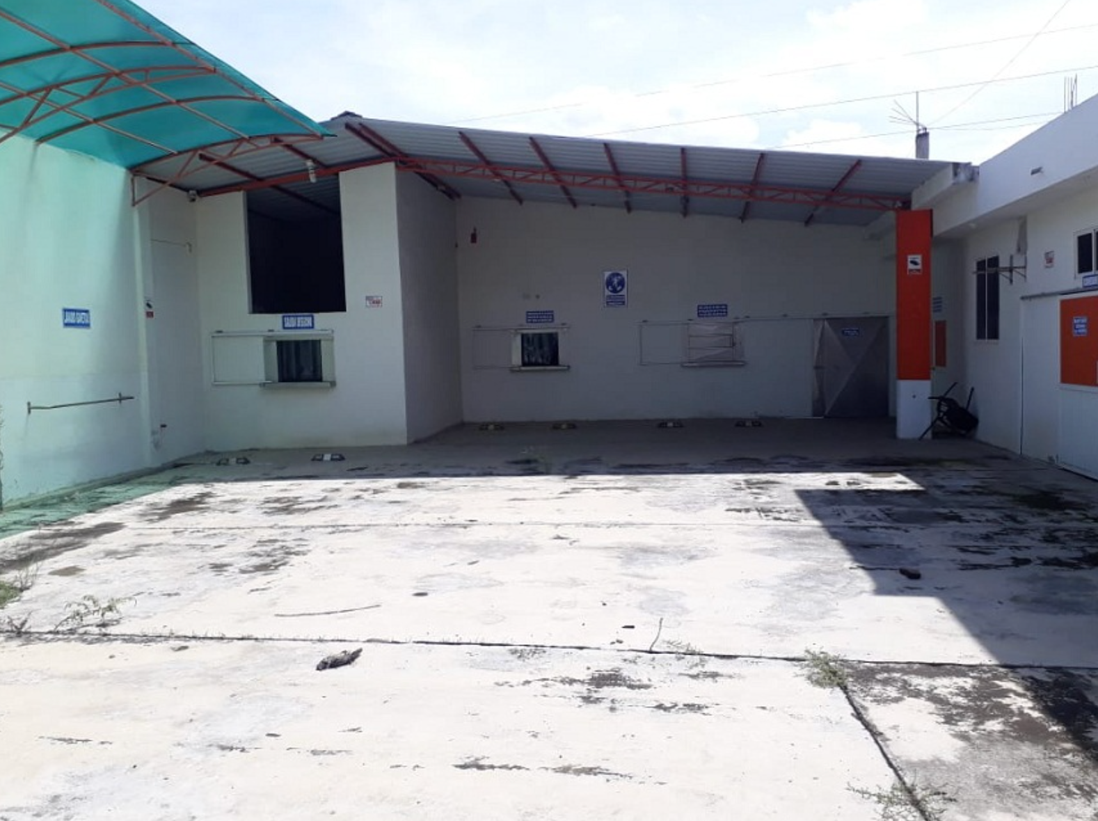 EC-RJ-158066 — Patio y construcción del predio Patio y construcción del predio, barrio 29 de Noviembre, Santa Rosa