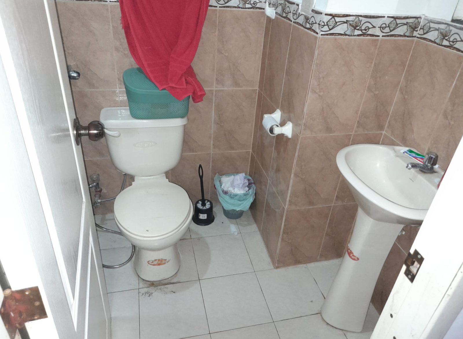 EC-RJ-158092 — Baño con ducha Baño con ducha, San Cristóbal, Portoviejo