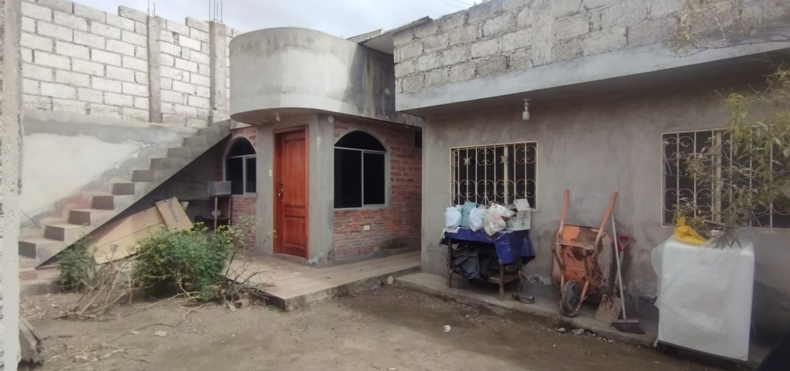 EC-RJ-158381 — Patio y acceso a las viviendas Patio y acceso a las viviendas, Santa Rosa, Ambato