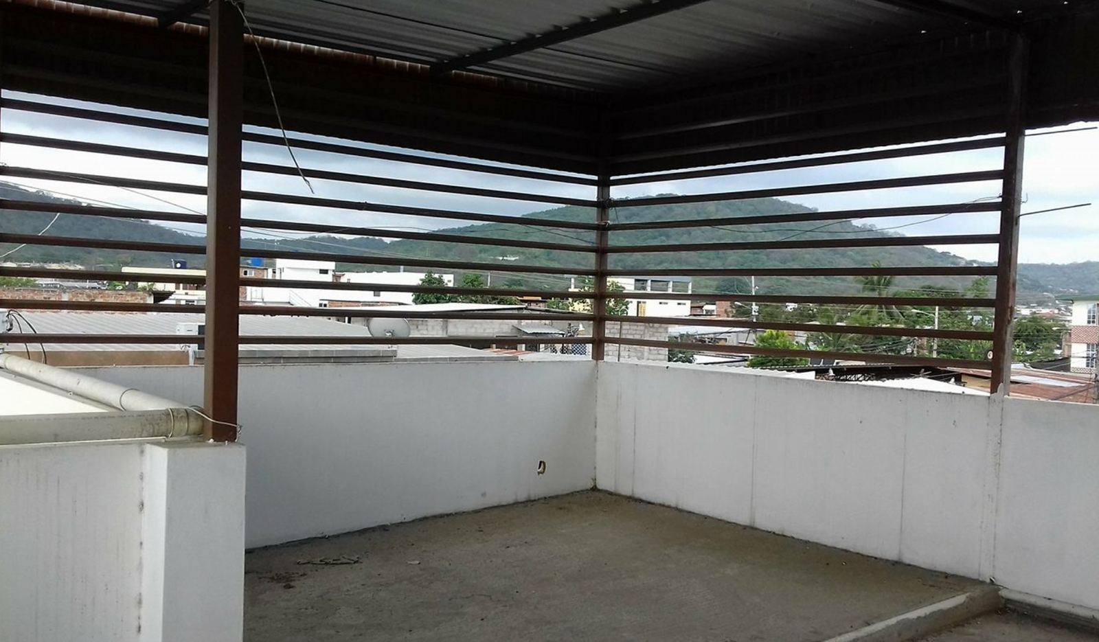 EC-RJ-158048 — Terraza cubierta de una vivienda Terraza cubierta de una vivienda, Primero de Mayo, Portoviejo