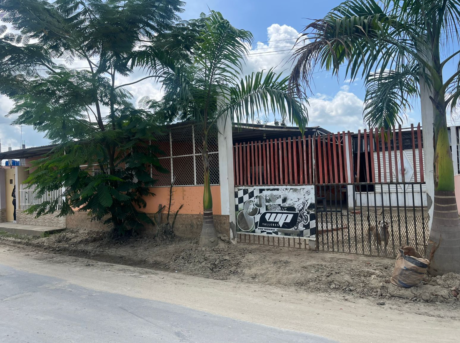 EC-RJ-157926 — Fachada frontal de la vivienda en Los Ceibos, Huaquillas Fachada frontal de la vivienda en Los Ceibos, Huaquillas