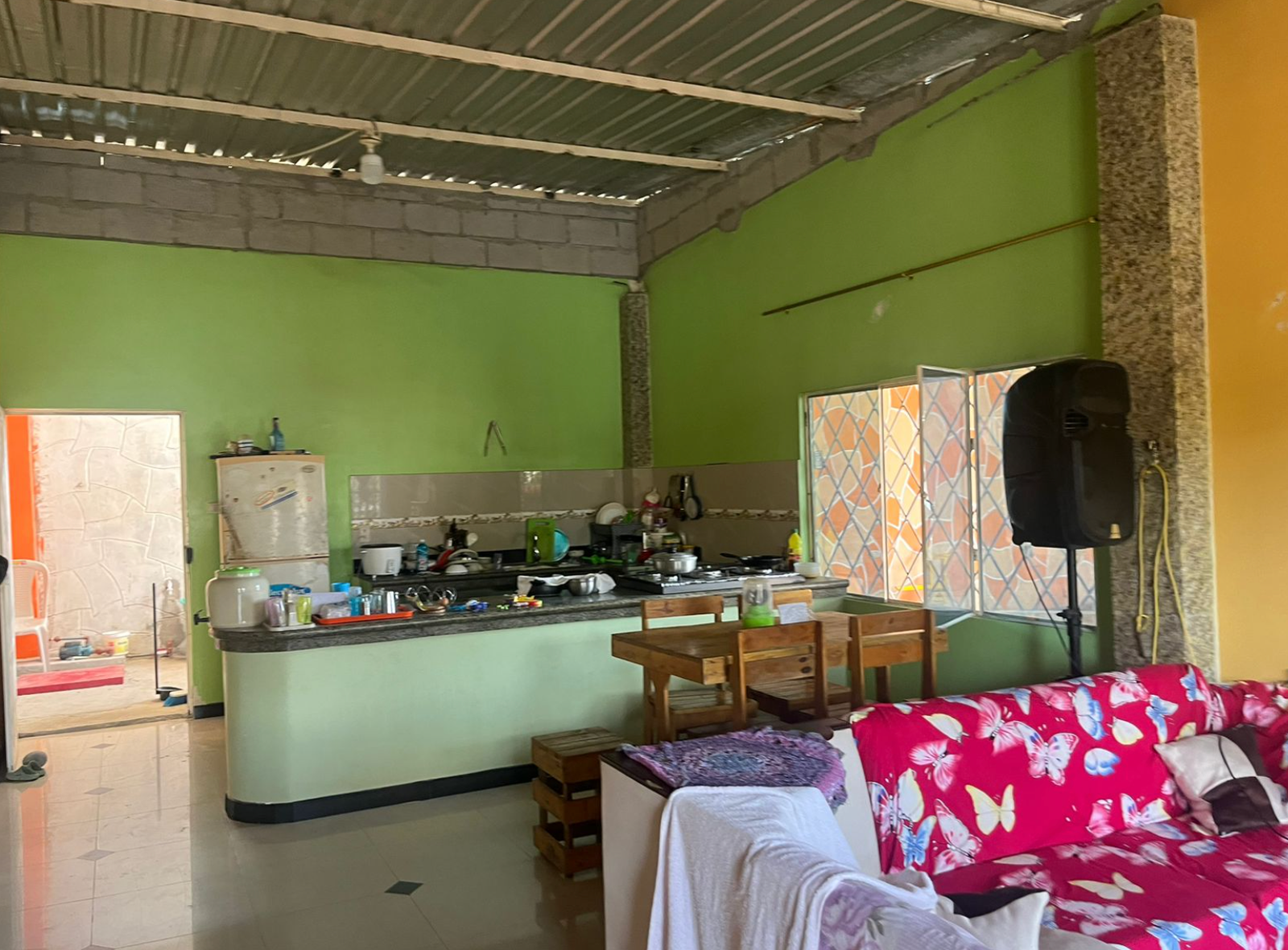 EC-RJ-157926 — Sala, comedor y cocina de la casa en Los Ceibos, Huaquillas Sala, comedor y cocina de la casa en Los Ceibos, Huaquillas