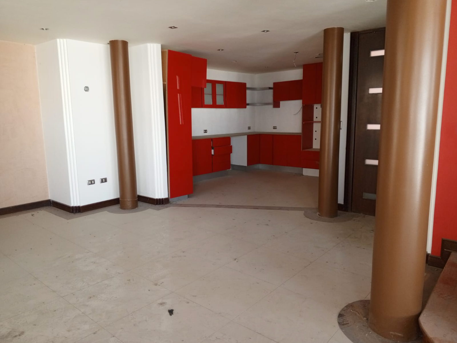EC-RJ-157123 — Área social y cocina — Estancia Norte, Loja Área social y cocina de la casa en Estancia Norte, Loja.