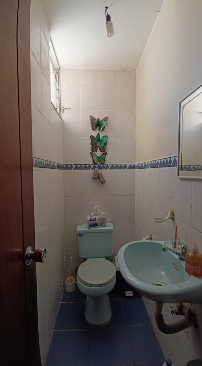 EC-RJ-156001 — Baño de la casa en El Fundador, Quito Baño de la casa en El Fundador, Quito