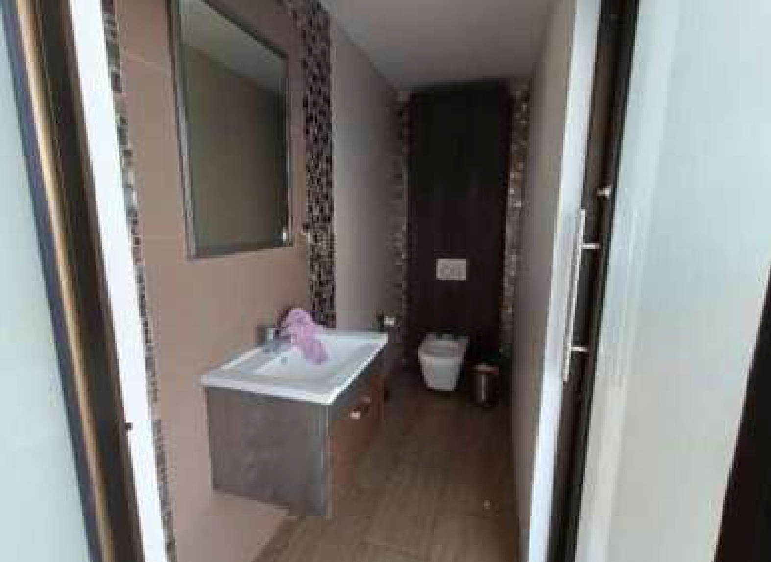 EC-RJ-157333 — Baño del subsuelo — Manta Beach, Manta Baño del subsuelo de la propiedad EC-RJ-157333 en Manta Beach, Manta.