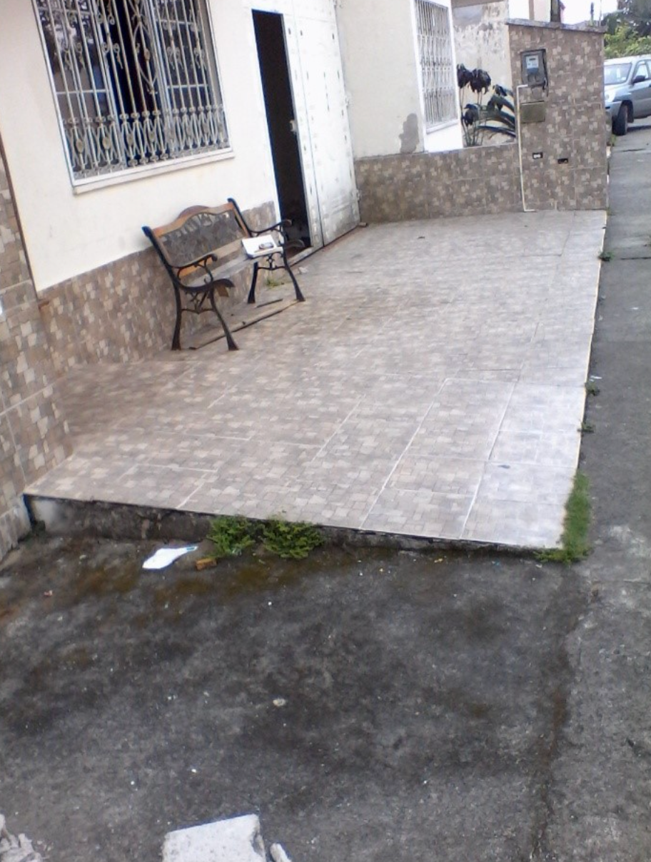 EC-RJ-158178 — Patio delantero de la casa — Ciudadela del Magisterio, Santo Domingo Patio delantero y fachada de la casa en la Ciudadela del Magisterio