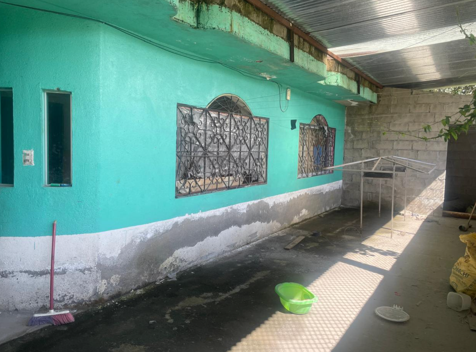 EC-RJ-157917 — Patio cubierto y fachada — San Pedro, El Chaco Patio cubierto y fachada de la casa en San Pedro, El Chaco, EC-RJ-157917