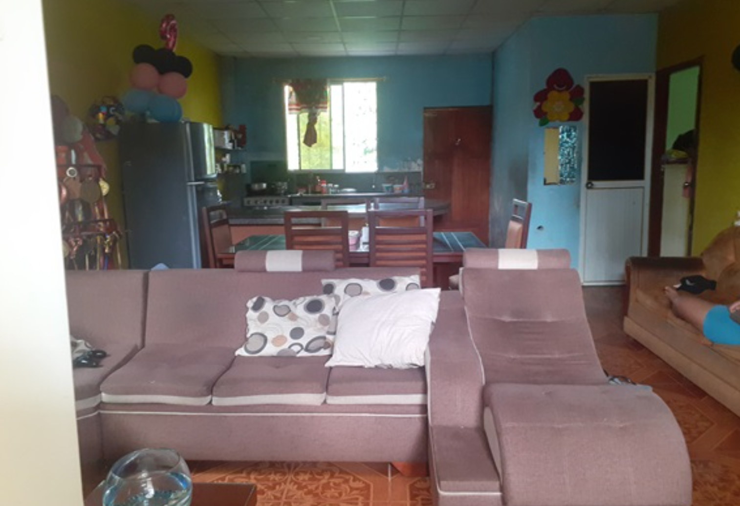 EC-RJ-157879 — Sala, comedor y cocina de la casa — Nueva Loja Sala, comedor y cocina de la casa de la propiedad EC-RJ-157879 en Nueva Loja.