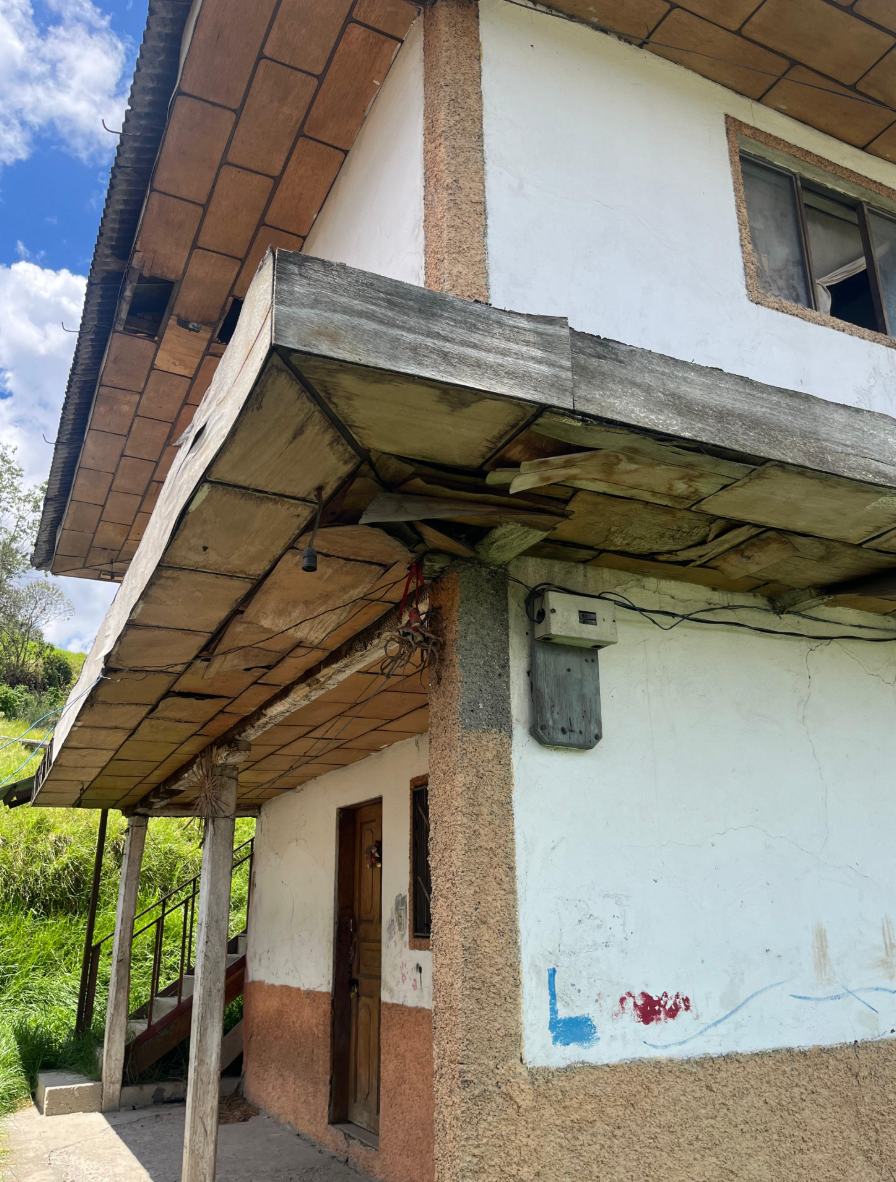 EC-RJ-157085 — Fachada de vivienda — Mulapaso, Azogues Fachada de vivienda del inmueble en Mulapaso, vía Cojitambo, Azogues.
