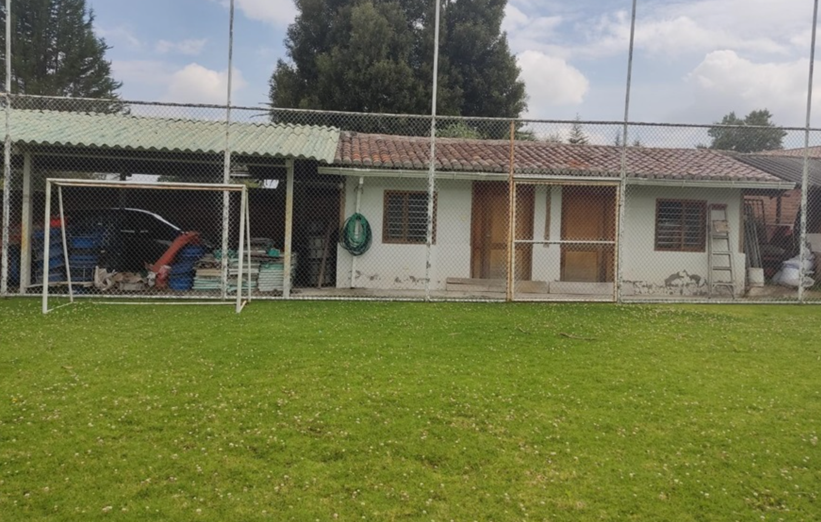 EC-RJ-157500 — Construcción auxiliar y jardín — Tumbaco Construcción auxiliar y jardín de la casa en Tumbaco, Quito.