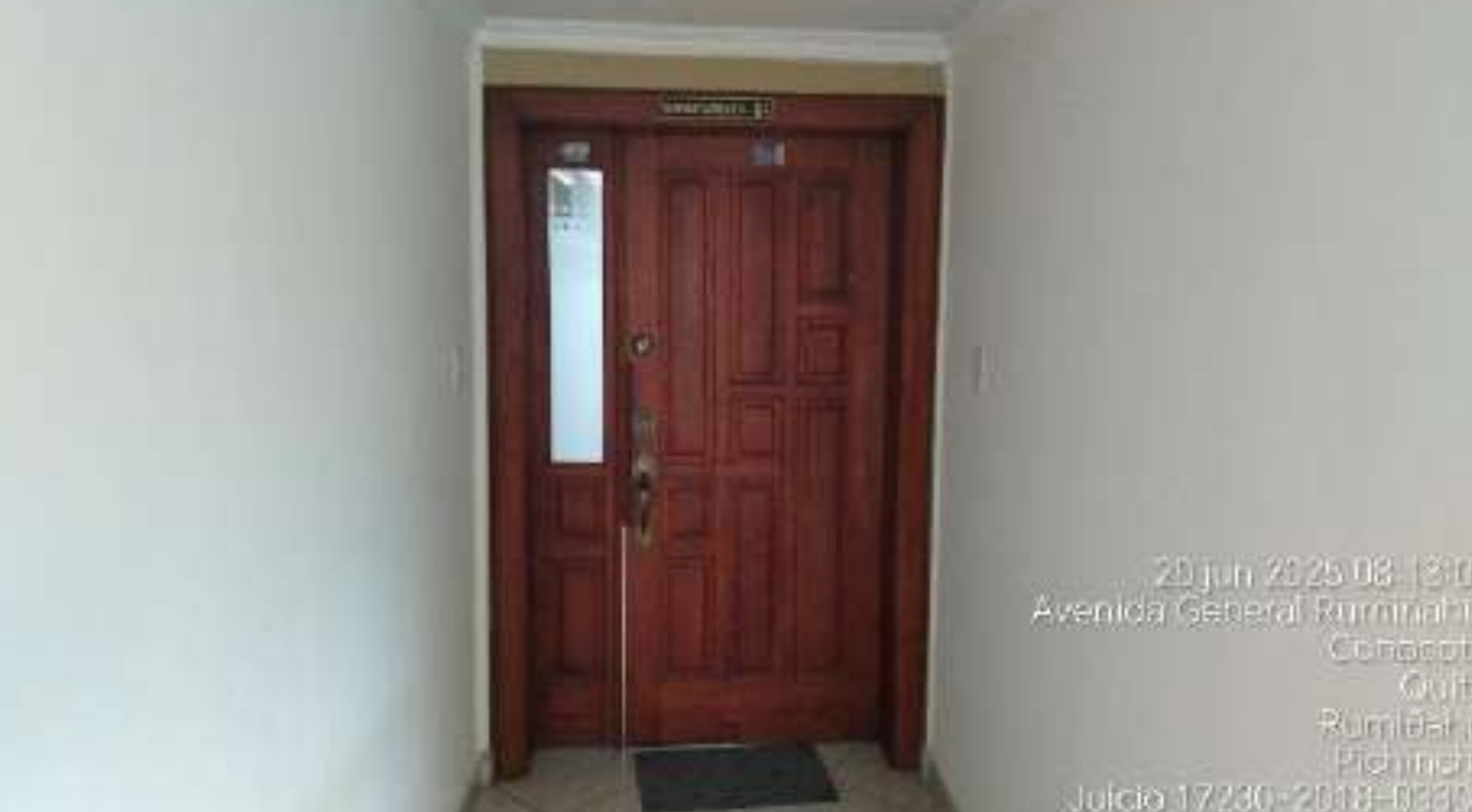 EC-RJ-157254 — Puerta del departamento — San Rafael, Rumiñahui Puerta del departamento de la propiedad EC-RJ-157254 en el edificio Vallecenter, San Rafael, Rumiñahui.