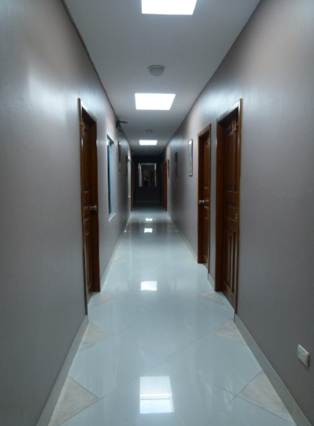 EC-RJ-157503-foto-4 — Pasillo interior Pasillo interior con acceso a habitaciones del edificio tipo hostal en Playas, EC-RJ-157503