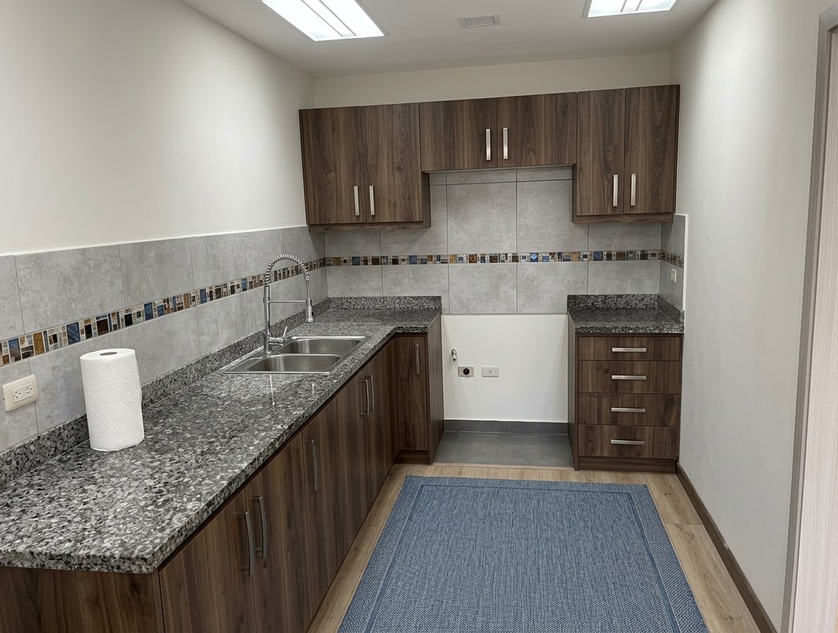 EC-RJ-157360 — Cocina de la vivienda Cocina con muebles y mesón de granito de la casa 10 en La Valentina