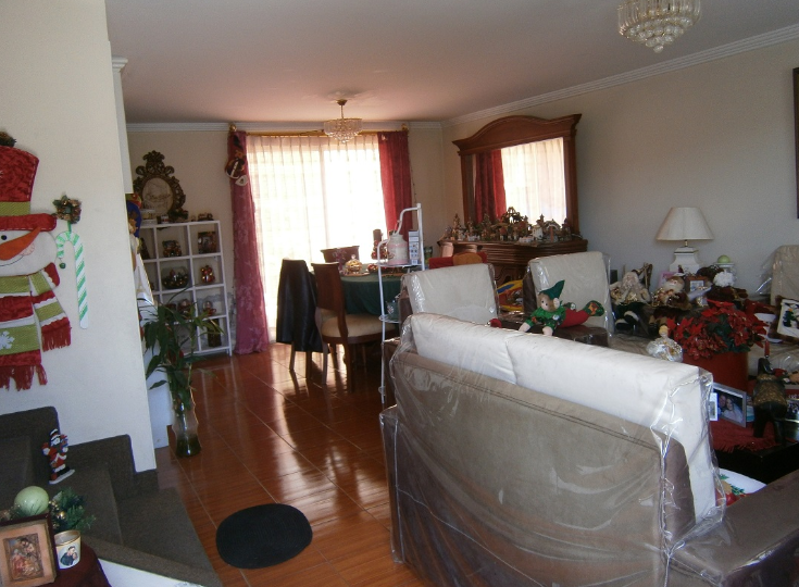 EC-RJ-155999 — Sala y comedor Sala y comedor de la casa en Jardines de Carcelén
