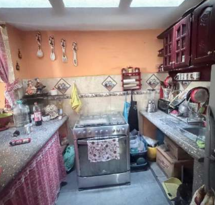 EC-RJ-158030 — Cocina de la casa Cocina con muebles, mesones y cocina de horno