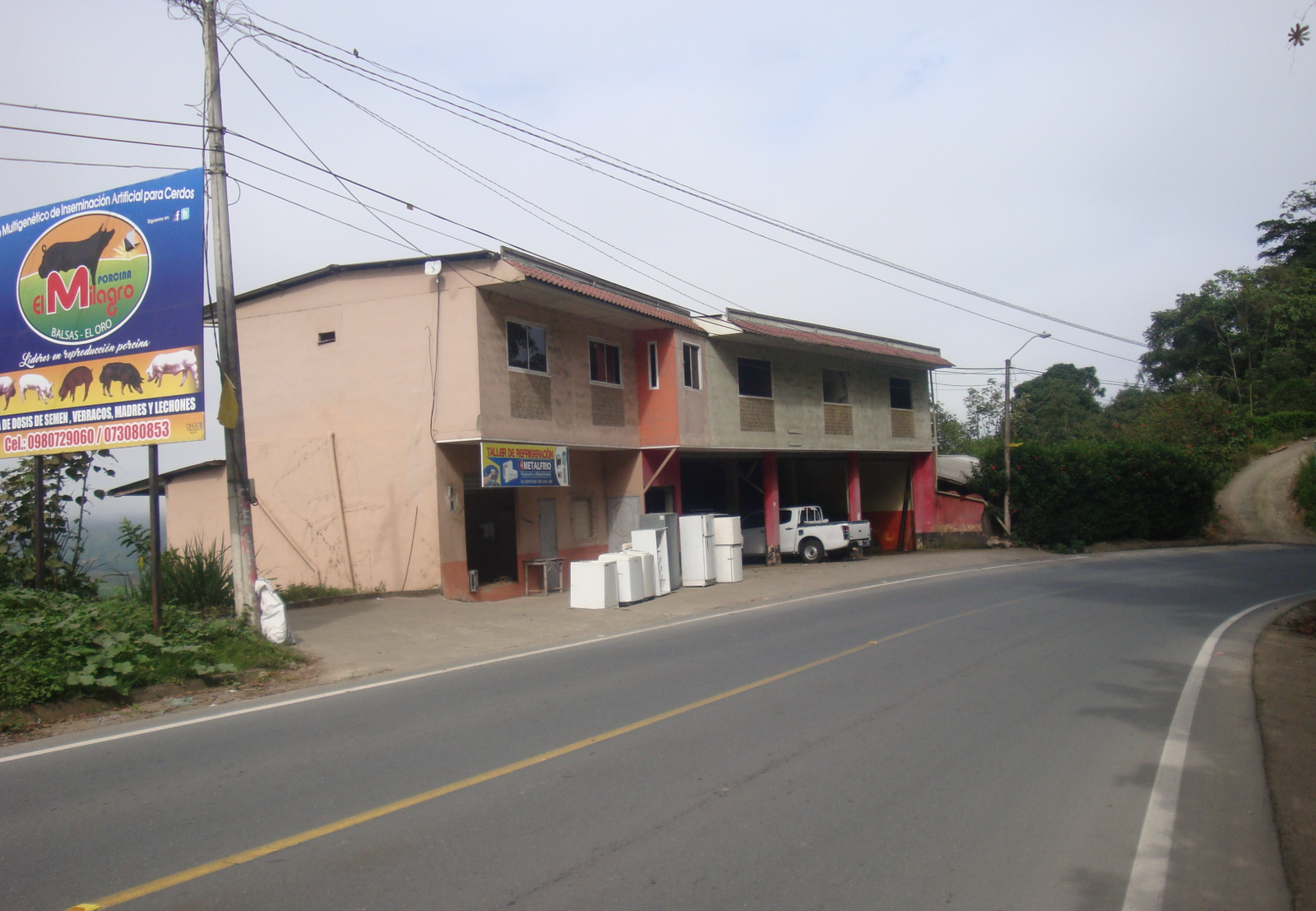 EC-RJ-157791 — Fachada de casa en Balsas Fachada de dos plantas junto a la avenida El Oro en Balsas