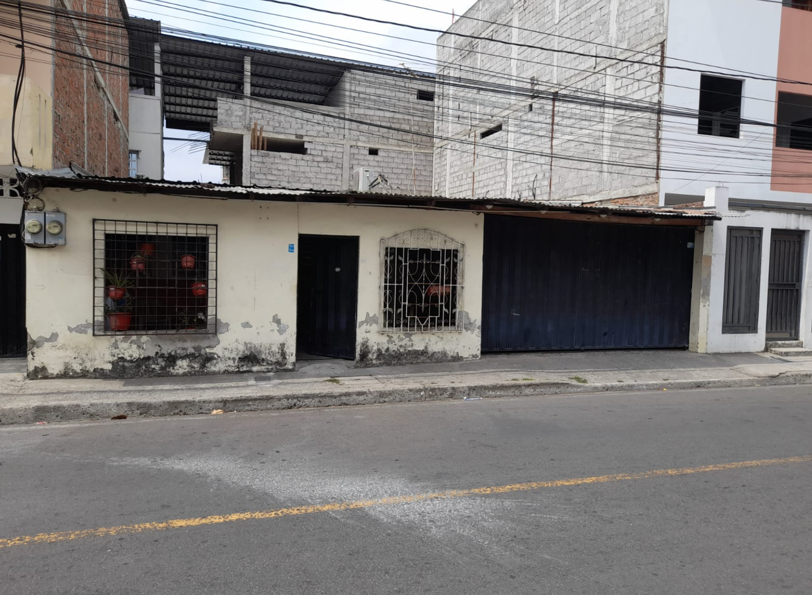 EC-RJ-158092 — Portada de vivienda en San Cristóbal Portada de vivienda en San Cristóbal, San Cristóbal, Portoviejo