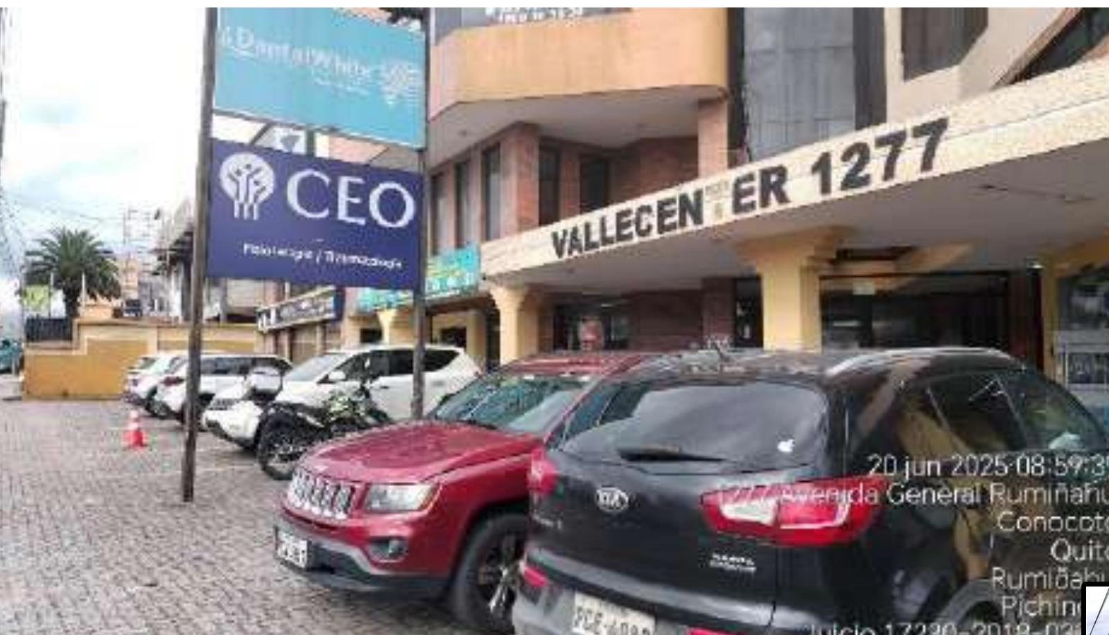EC-RJ-157254 — Ingreso al edificio Vallecenter — San Rafael, Rumiñahui Ingreso al edificio Vallecenter de la propiedad EC-RJ-157254 en el edificio Vallecenter, San Rafael, Rumiñahui.