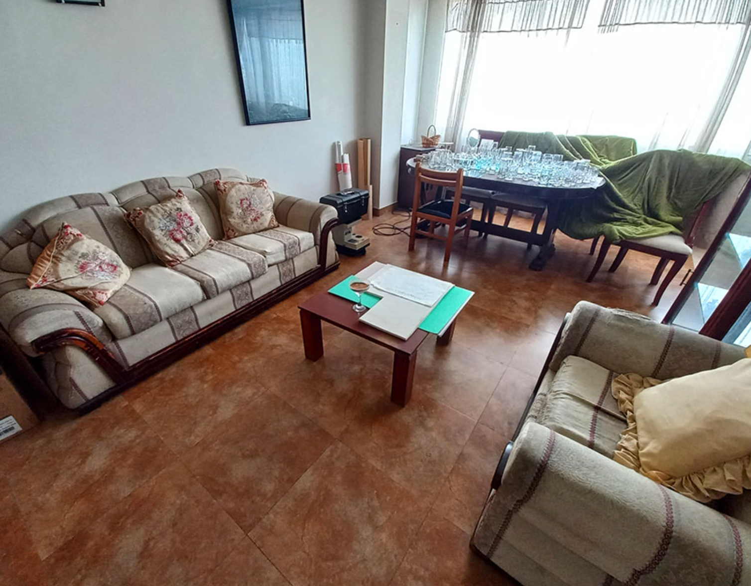 EC-RJ-156703 — Sala y comedor — Ponciano, Quito Sala y comedor del inmueble Grand Vista, Ponciano, Quito.