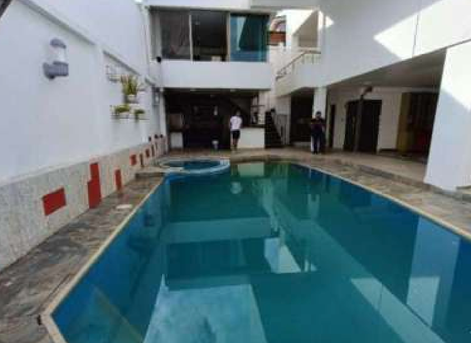 EC-RJ-157333 — Piscina y patio — Manta Beach, Manta Piscina y patio de la propiedad EC-RJ-157333 en Manta Beach, Manta.