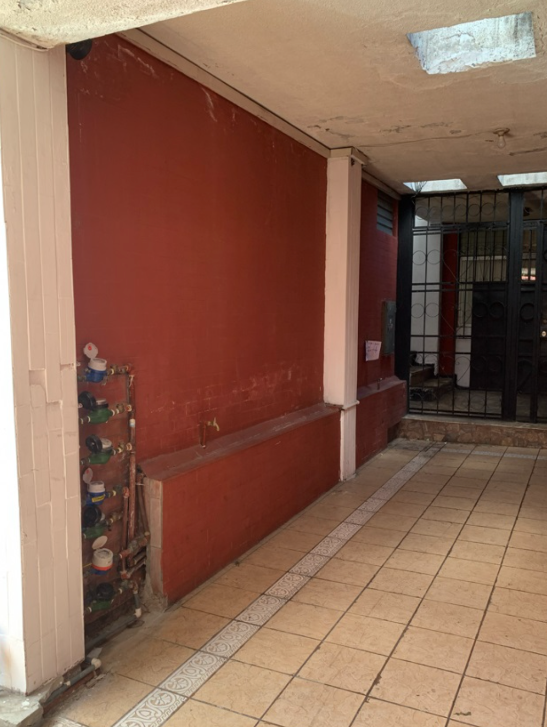 EC-RJ-158056 — Acceso al departamento — Iñaquito, Quito Acceso al departamento del condominio León Palacios, Iñaquito, EC-RJ-158056