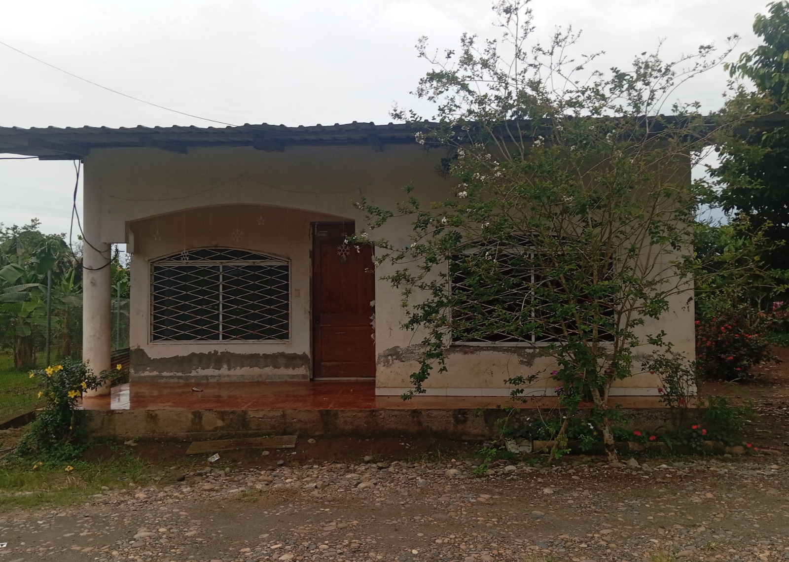 EC-RJ-157919 — Portada de la casa — Jivino Verde, Shushufindi Fachada de la casa en Jivino Verde, Shushufindi, EC-RJ-157919