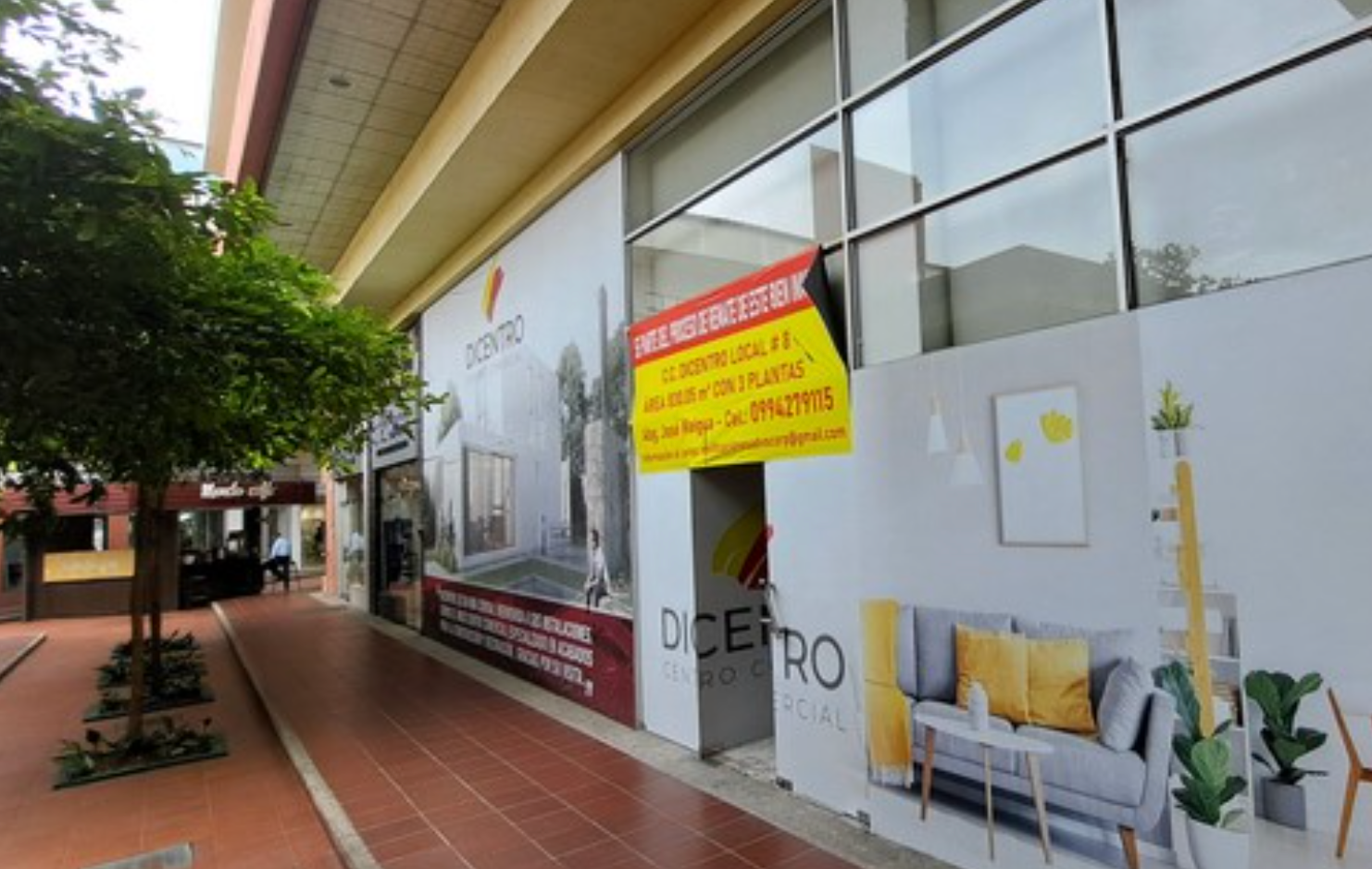 EC-RJ-158237 — Portada del local Dicentro — Ietel, Guayaquil Fachada del local comercial 8 de Dicentro en Guayaquil