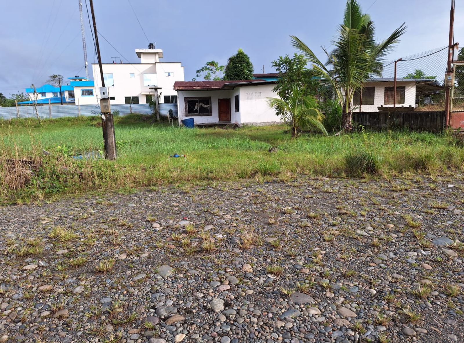 EC-RJ-158334 — Portada de casa en La Magdalena — Nueva Loja Vista general de la casa y el terreno en el barrio La Magdalena, Nueva Loja