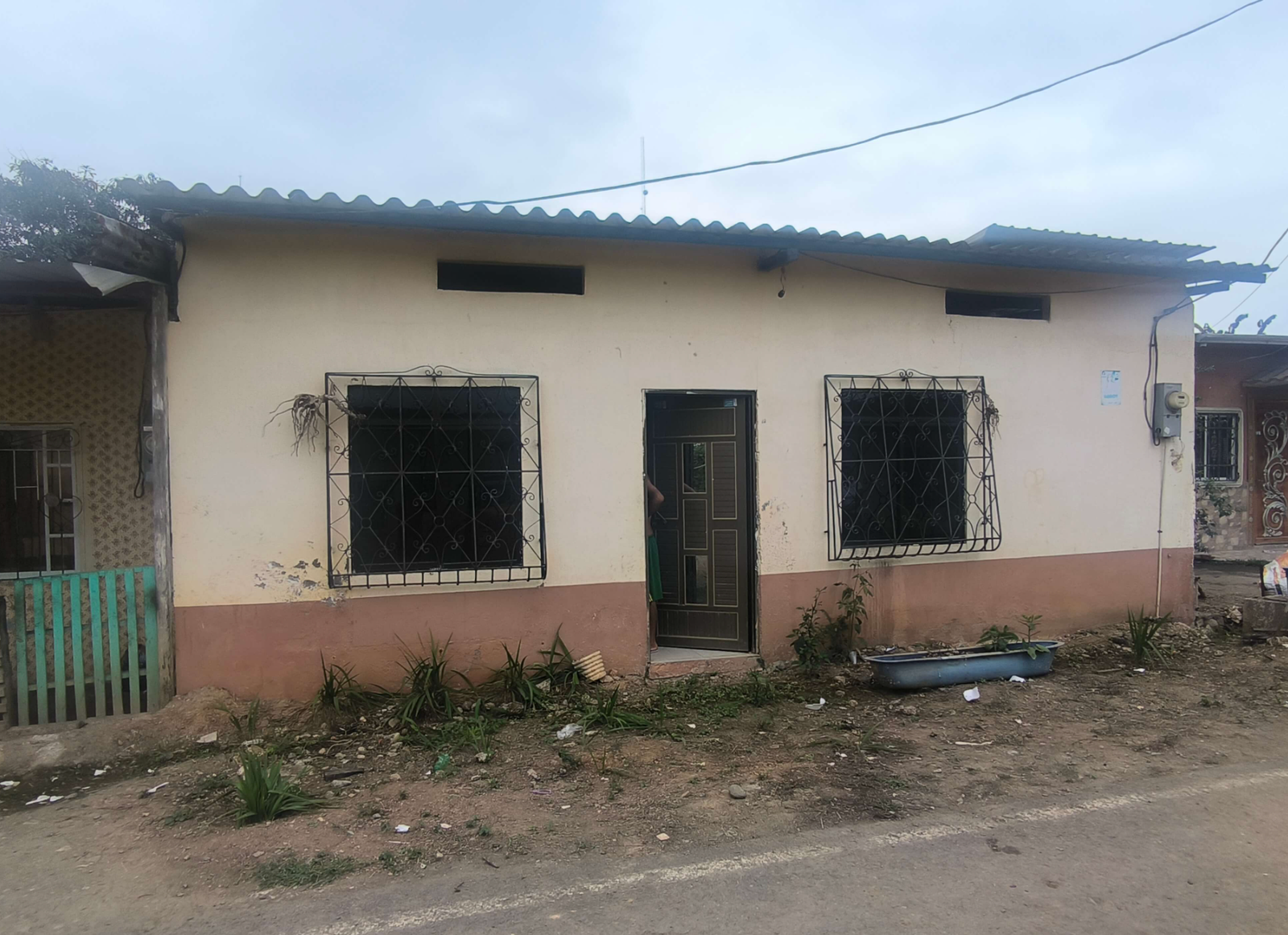 EC-RJ-158267 — Fachada de vivienda en Puerto Jelí Fachada de vivienda de una planta en Puerto Jelí, Santa Rosa
