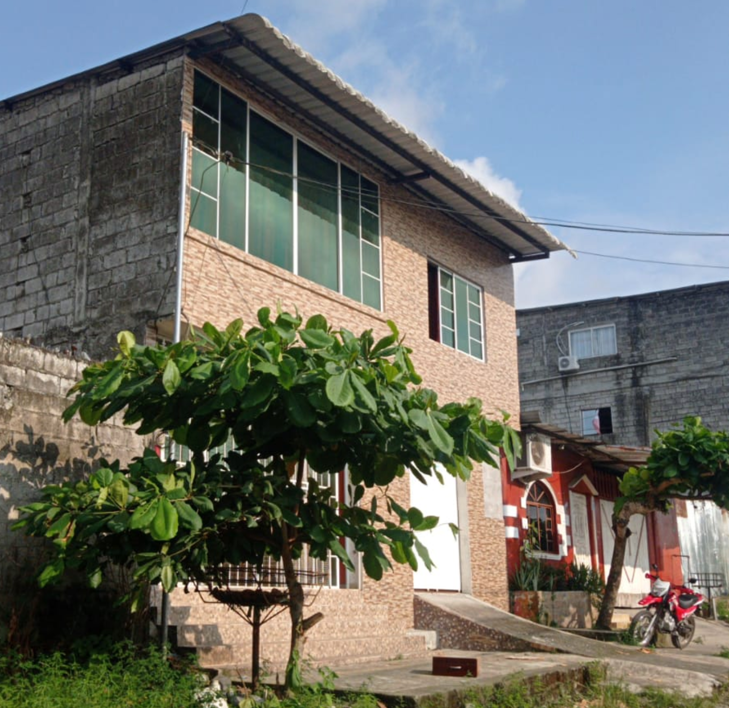 EC-RJ-157471 — Fachada de casa en 24 de Junio Fachada de casa de dos plantas en Cooperativa 24 de Junio, Quinindé